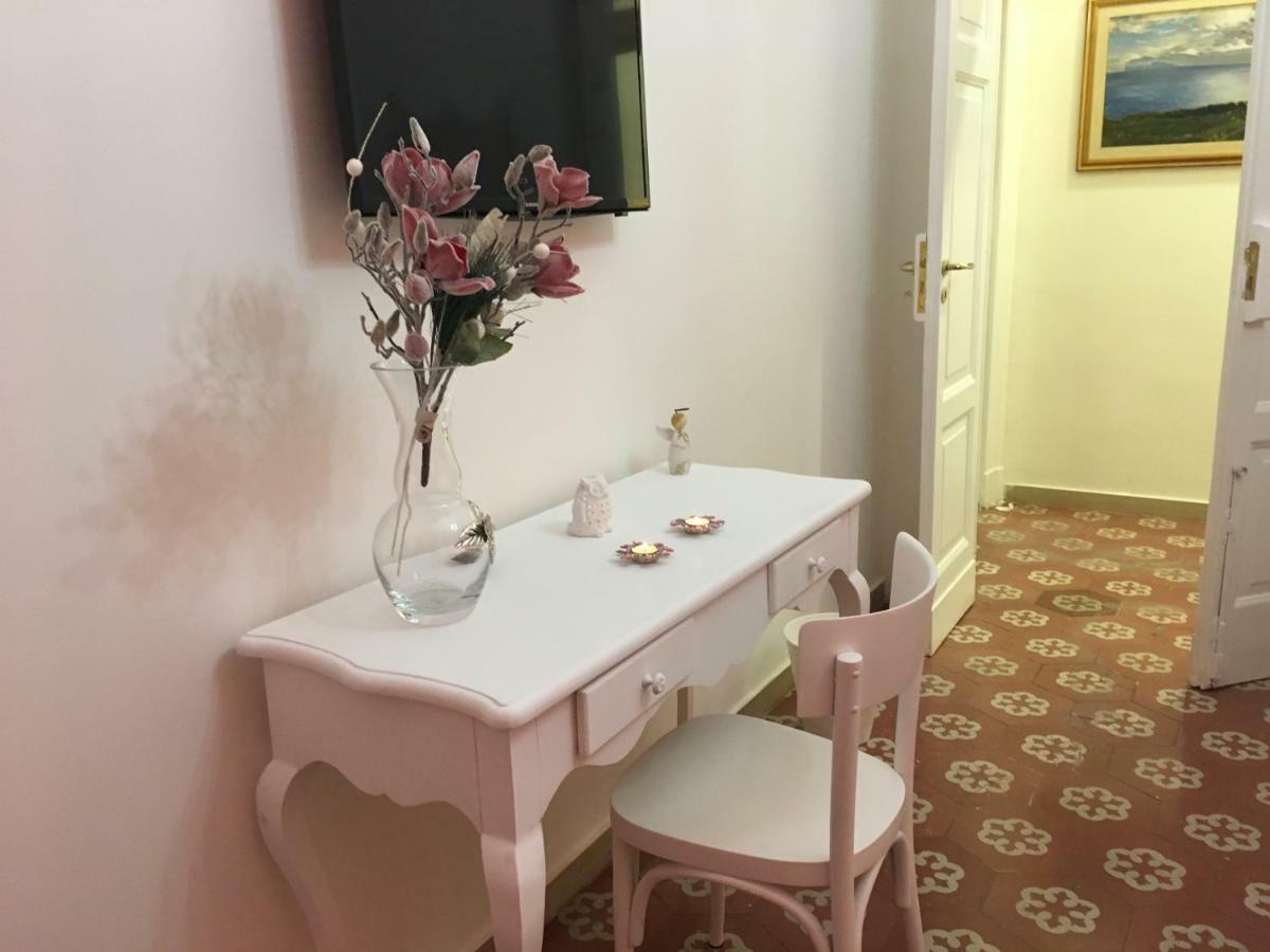B&B Resta Cu Mme Nápoles Exterior foto